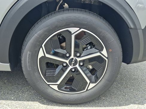 New 2026 Kia Niro EX FWD image 5