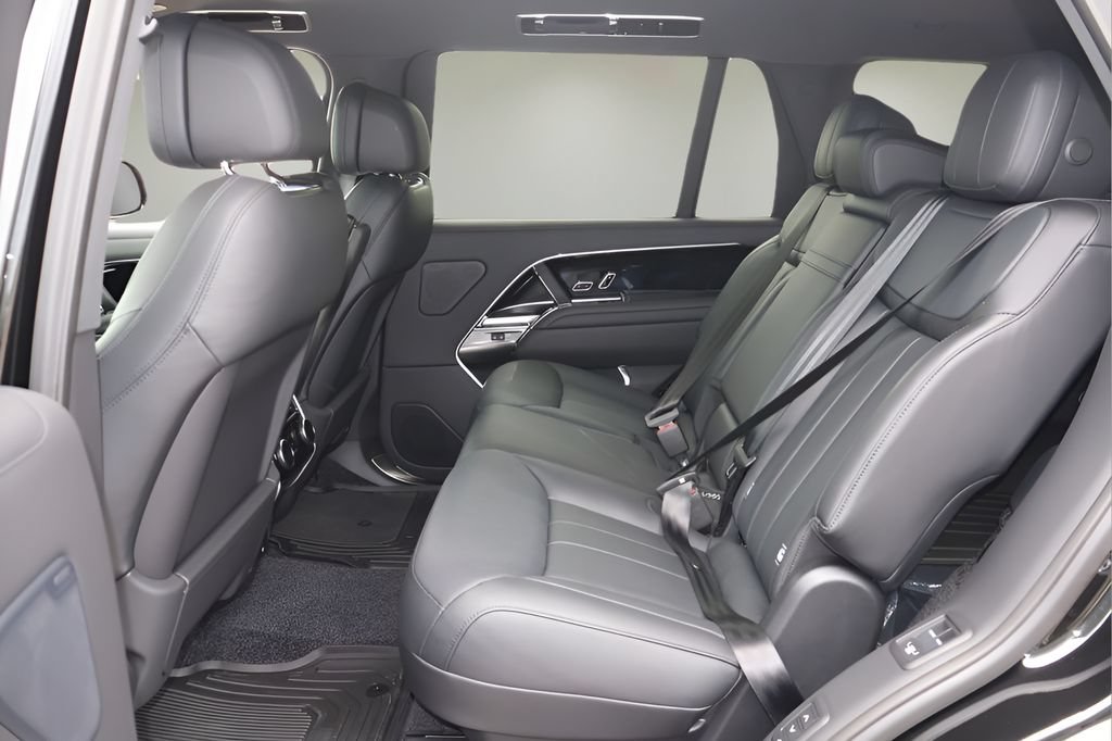 New 2026 Land Rover Range Rover Long Wheelbase SE AWD/4WD image 12