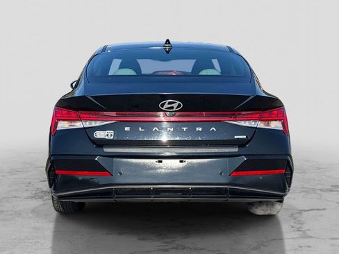 Used 2024 Hyundai Elantra Limited image 4