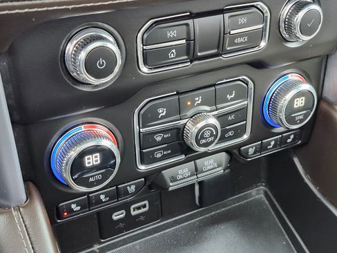 Used 2023 GMC Yukon SLT image 23