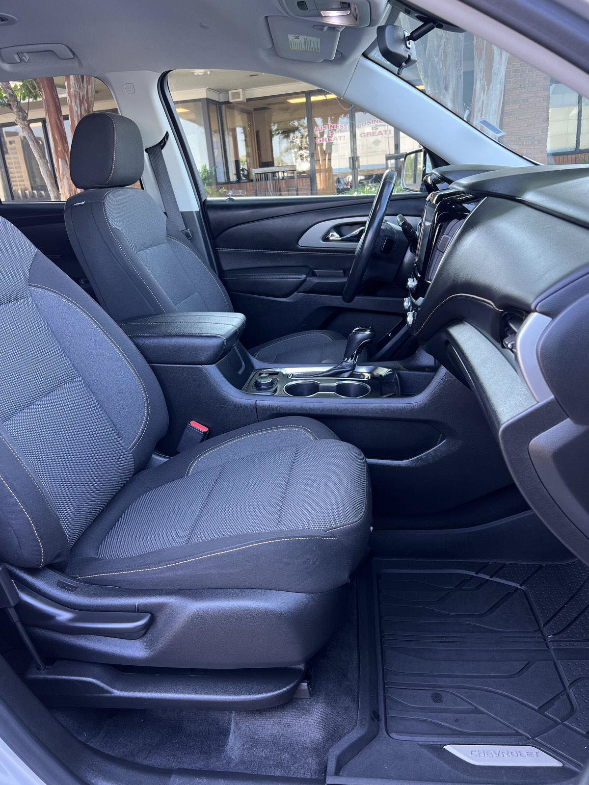 Used 2020 Chevrolet Traverse LT FWD image 25