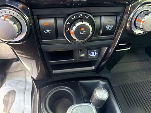 Used 2023 Toyota 4Runner TRD Off-Road Premium w/ Moonroof Package AWD/4WD image 25