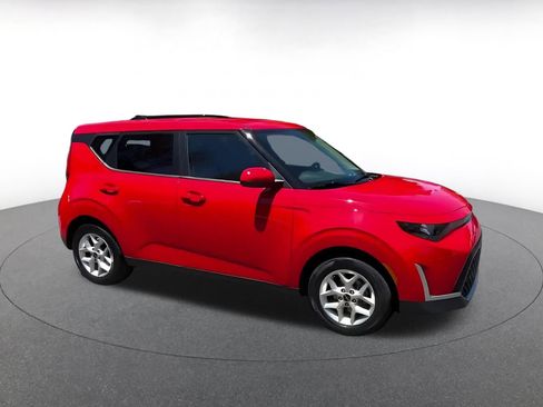 Used 2025 Kia Soul LX w/ LX Technology Package FWD image 2