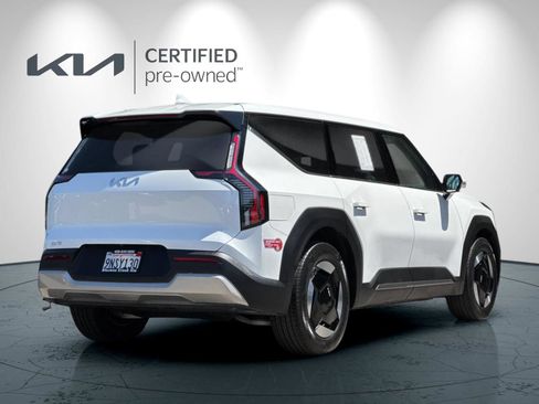 Certified 2024 Kia EV9 Light Long Range RWD image 4
