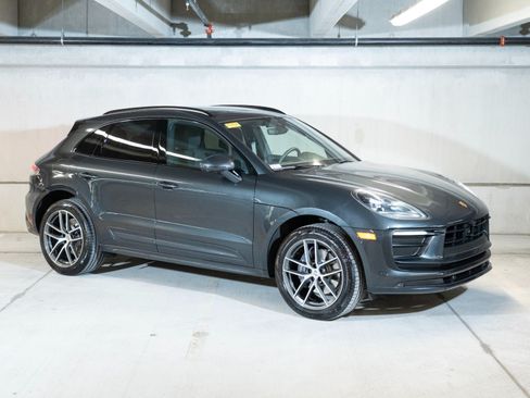 Certified 2026 Porsche Macan AWD/4WD image 6