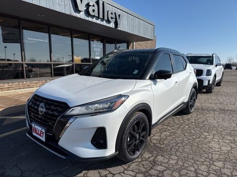 Used 2022 Nissan Kicks SR w/ Premium Package image 11