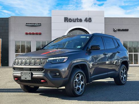 Used 2022 Jeep Compass Trailhawk w/ Trailhawk Elite Group image 2
