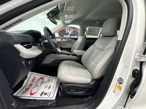 New 2026 Ford Explorer Active w/ Active Comfort Package image 18