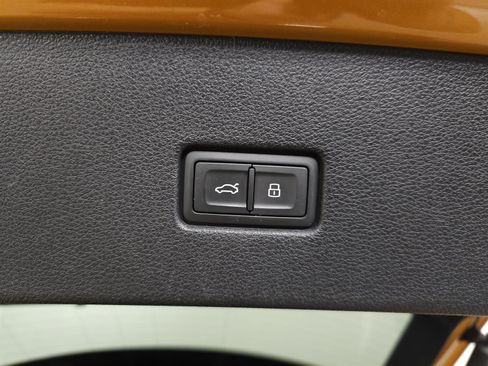 Used 2019 Audi Q8 Prestige w/ Adaptive Chassis Package image 12