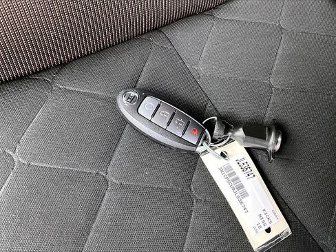 Used 2018 Nissan Kicks SR w/ Exterior Package image 29