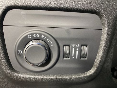 Used 2025 Jeep Grand Cherokee Laredo X w/ Luxury Tech Group I image 13