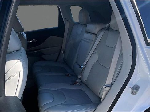 Used 2019 Jeep Cherokee Limited w/ Technology Group FWD image 21