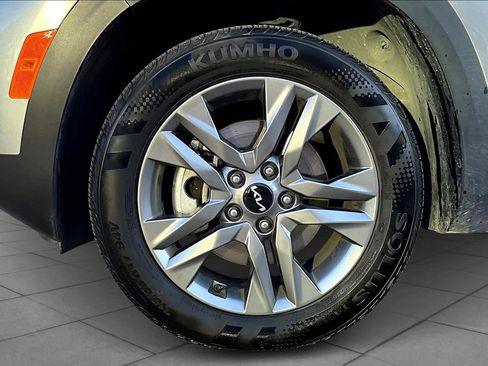 Certified 2023 Kia Seltos LX image 9