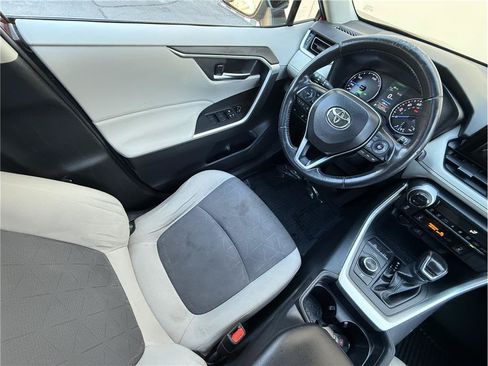 Used 2020 Toyota RAV4 XLE w/ Convenience Package AWD/4WD image 10