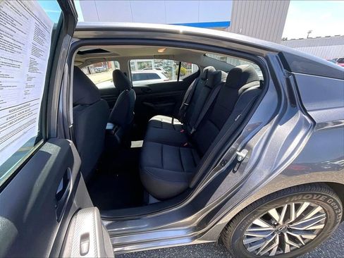 Used 2024 Nissan Altima 2.5 SV w/ SV Premium Package FWD image 15
