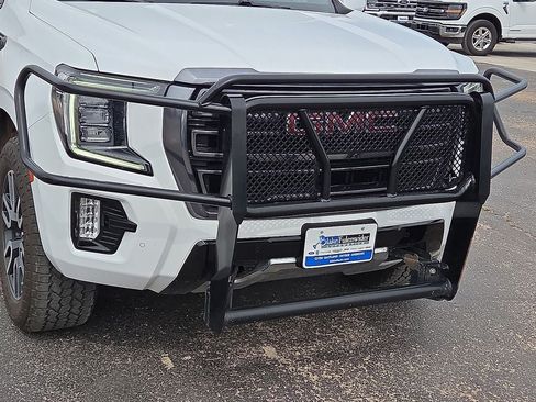 Used 2024 GMC Yukon AT4 AWD/4WD image 8