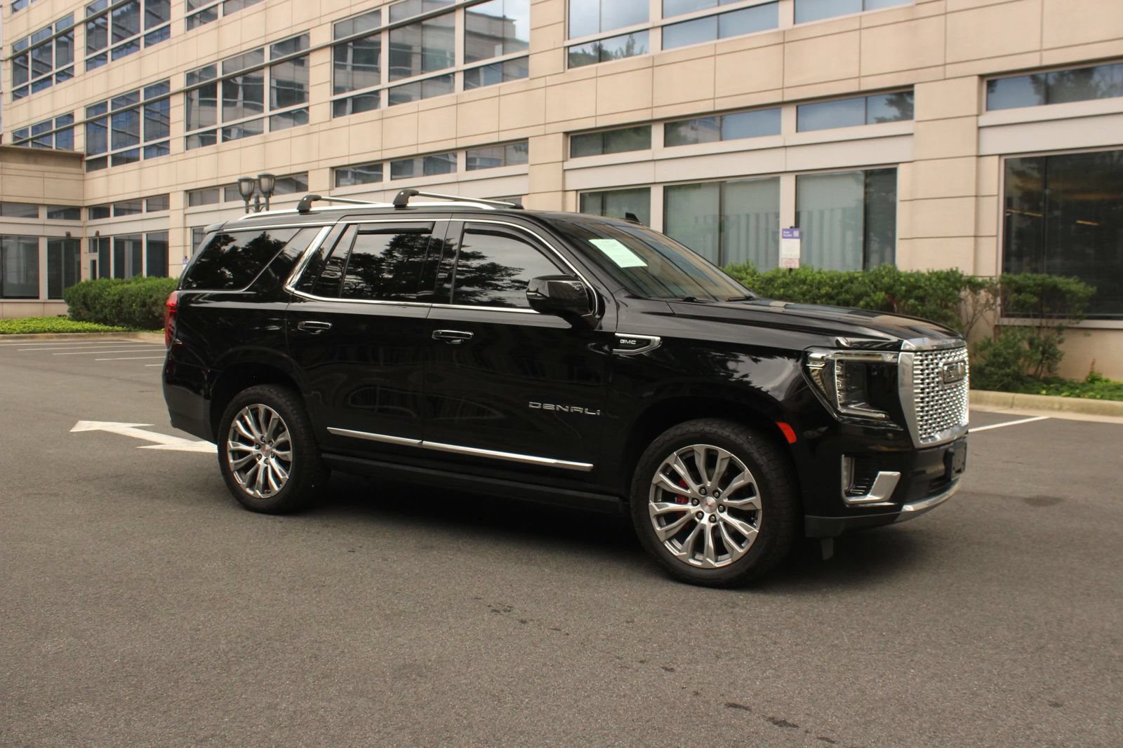 Used 2022 GMC Yukon Denali AWD/4WD image 2