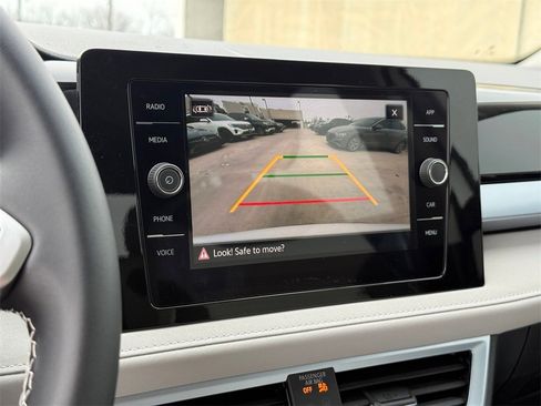 New 2026 Volkswagen Taos SE image 21