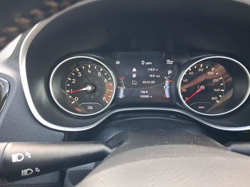 Used 2019 Jeep Compass Limited AWD/4WD image 14