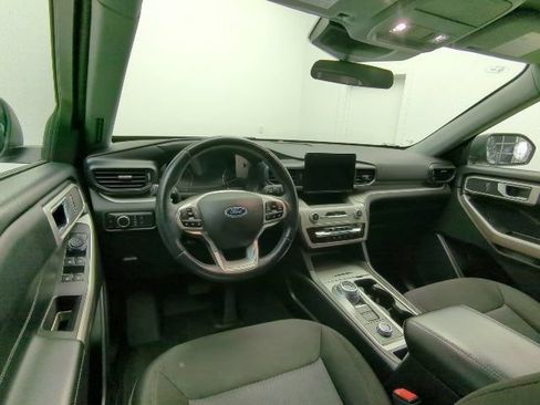 Used 2023 Ford Explorer XLT AWD/4WD image 20