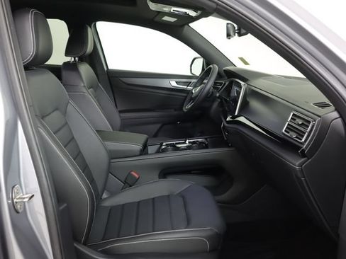 Used 2026 Volkswagen Atlas Cross Sport SEL R-Line AWD/4WD image 13