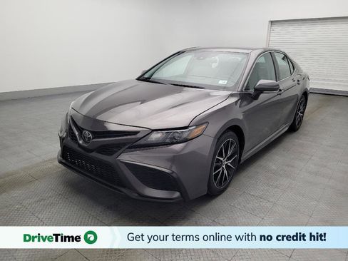 Used 2022 Toyota Camry SE image 1
