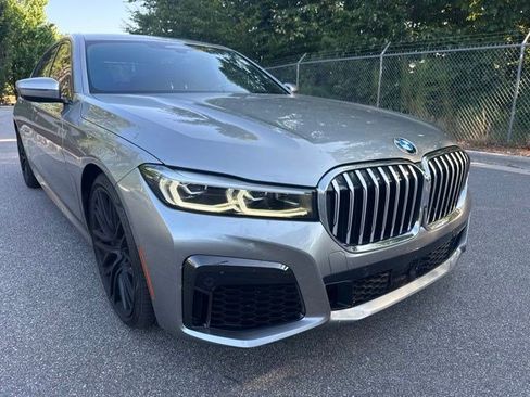 Used 2022 BMW 740i w/ M Sport Package RWD image 11