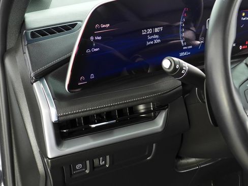 Used 2025 Cadillac XT4 Premium Luxury FWD image 32
