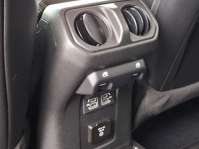 Used 2022 Jeep Wrangler Unlimited Sahara AWD/4WD image 21