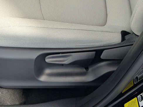 Used 2025 Toyota Corolla Cross L FWD image 13