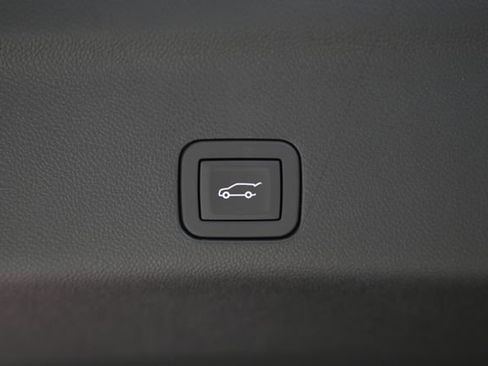 Used 2025 GMC Yukon Denali Ultimate w/ LPO, Floor Liner Package AWD/4WD image 25