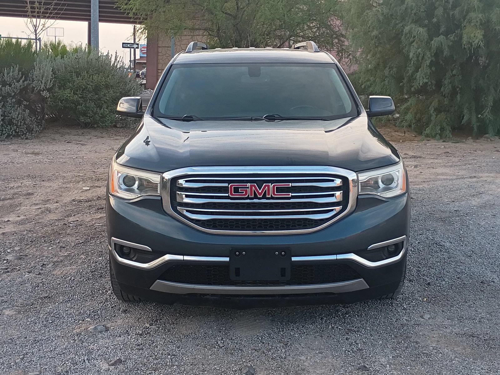 Used 2019 GMC Acadia SLT FWD image 1