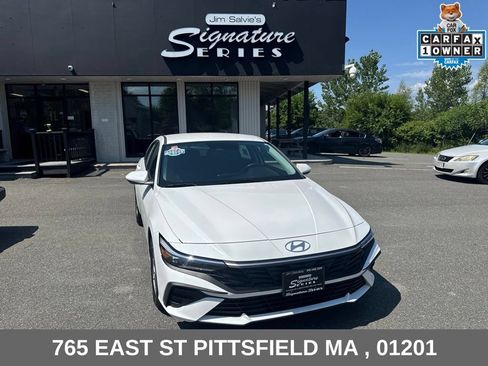 Used 2025 Hyundai Elantra SE FWD image 1