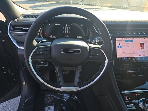 New 2025 Jeep Grand Cherokee Limited image 23