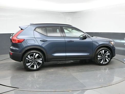 New 2026 Volvo XC40 B5 Plus w/ Climate Package AWD/4WD image 9