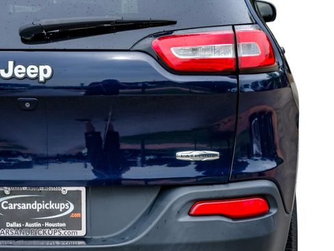 Used 2015 Jeep Cherokee Latitude w/ Cold Weather Group AWD/4WD image 52