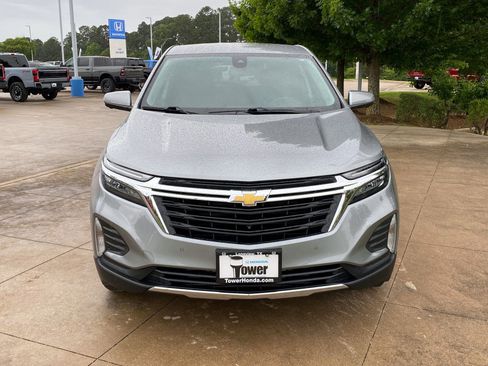 Used 2023 Chevrolet Equinox LT FWD image 2
