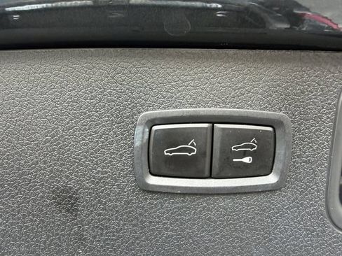 Used 2023 Porsche Macan AWD/4WD image 45