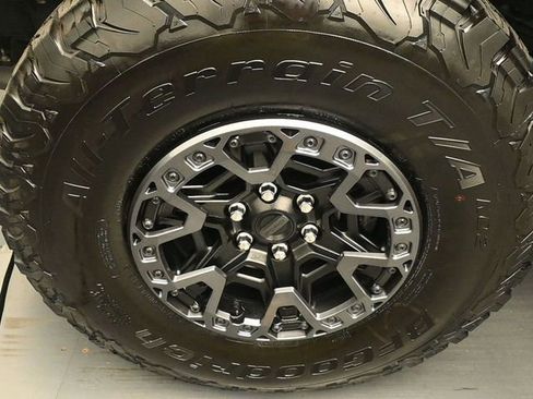 Certified 2022 Ford F150 Raptor w/ Equipment Group 801A High image 18