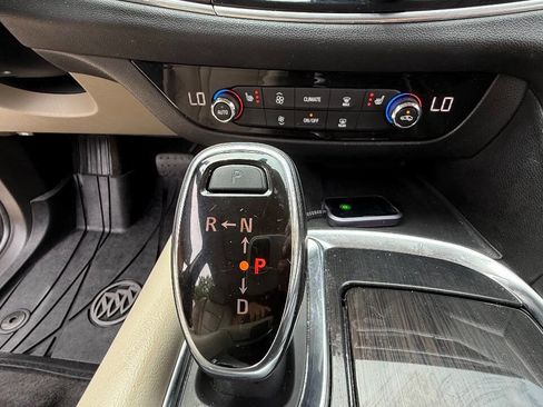 Used 2019 Buick Enclave Essence FWD image 93