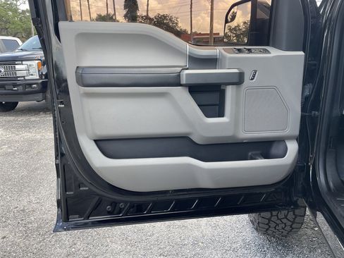 Used 2017 Ford F150 XLT w/ Equipment Group 302A Luxury AWD/4WD image 36
