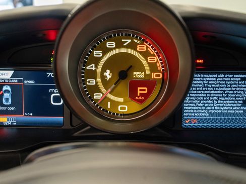 Used 2021 Ferrari F8 Tributo RWD image 8