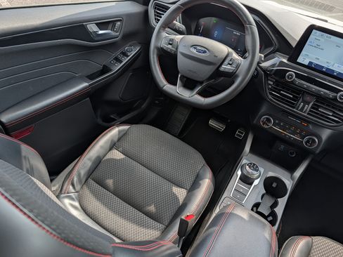 Used 2023 Ford Escape ST-Line Select AWD/4WD image 9