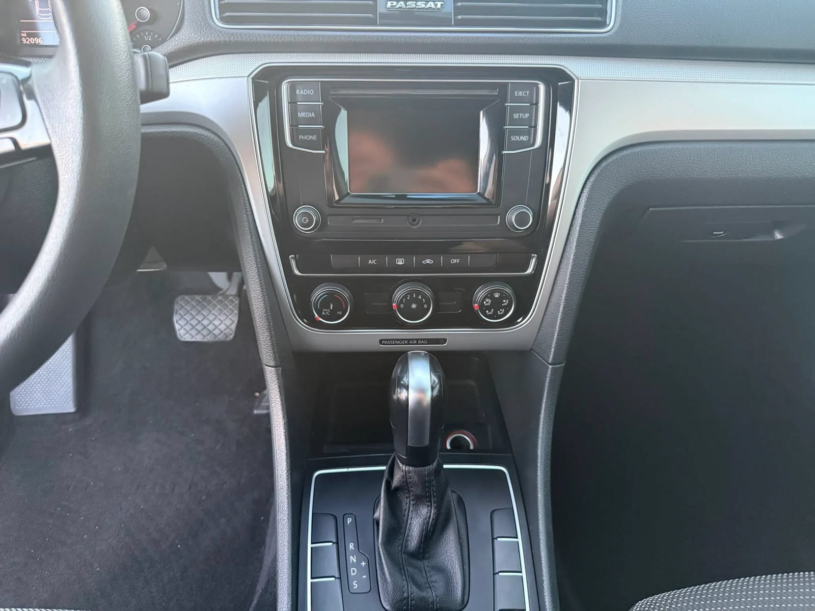 Used 2018 Volkswagen Passat 2.0T S FWD image 15
