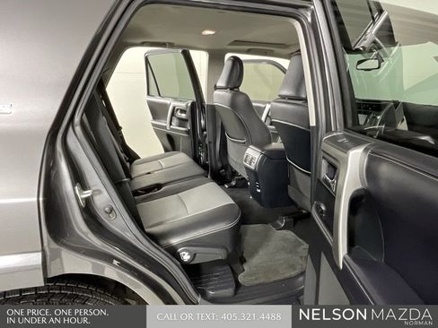 Used 2018 Toyota 4Runner SR5 Premium image 15