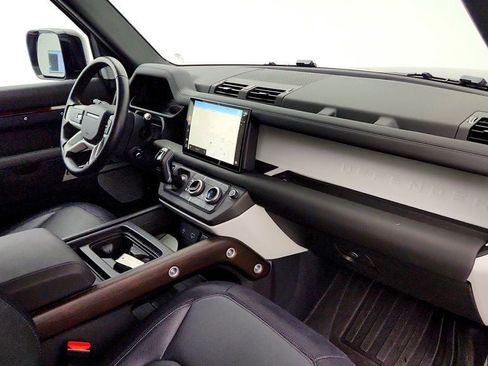 Used 2024 Land Rover Defender 130 X-Dynamic SE AWD/4WD image 27