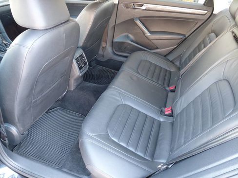 Used 2017 Volkswagen Passat 1.8T SEL Premium image 16