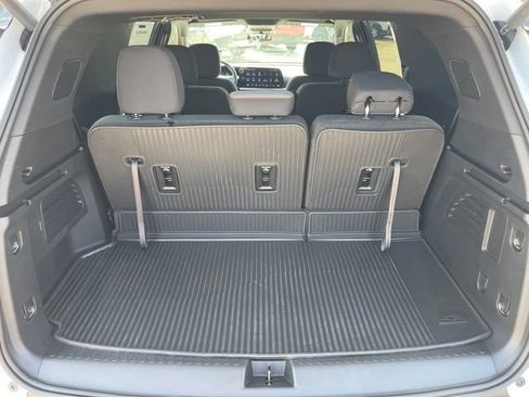 Used 2026 Chevrolet Traverse LT w/ LPO, Floor Liner Package FWD image 7