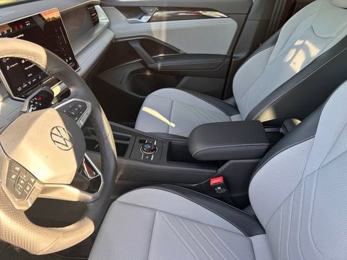 New 2026 Volkswagen Tiguan SE R-Line image 9