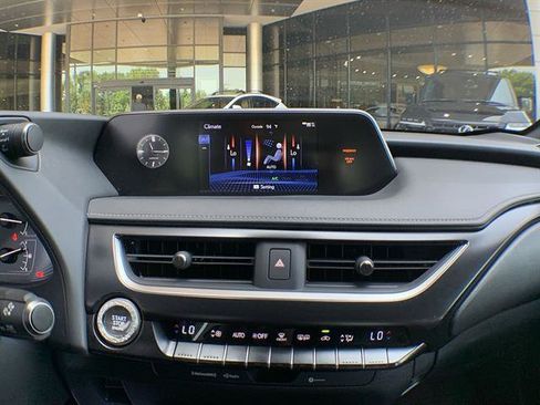 Certified 2022 Lexus UX 200 w/ Accessory Package (Z2) FWD image 18